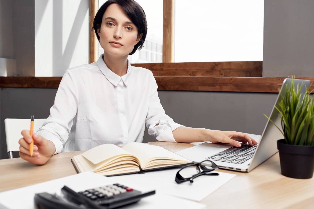 Businesswoman at the desk